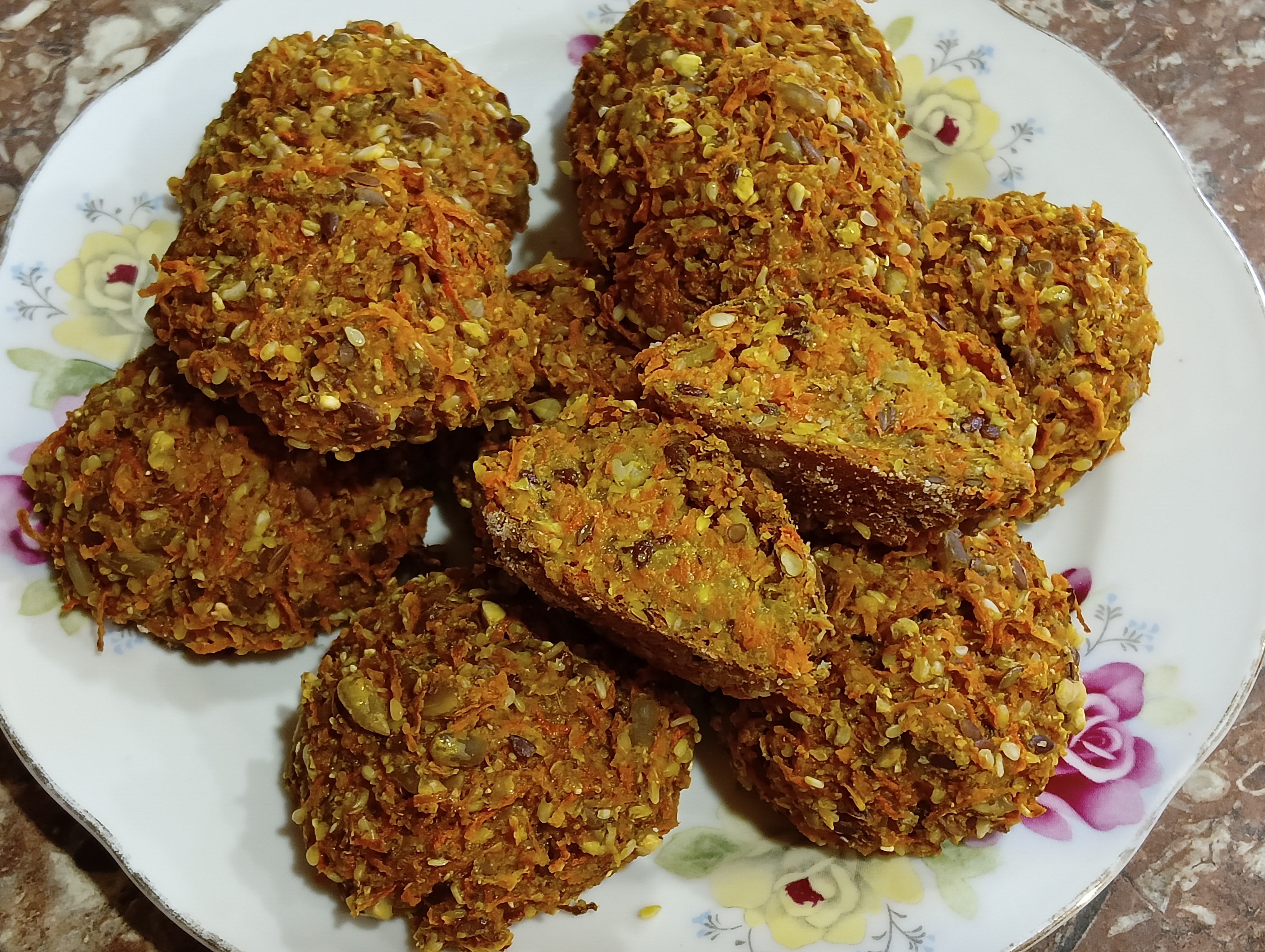 Булочки из зеленой гречки с морковью