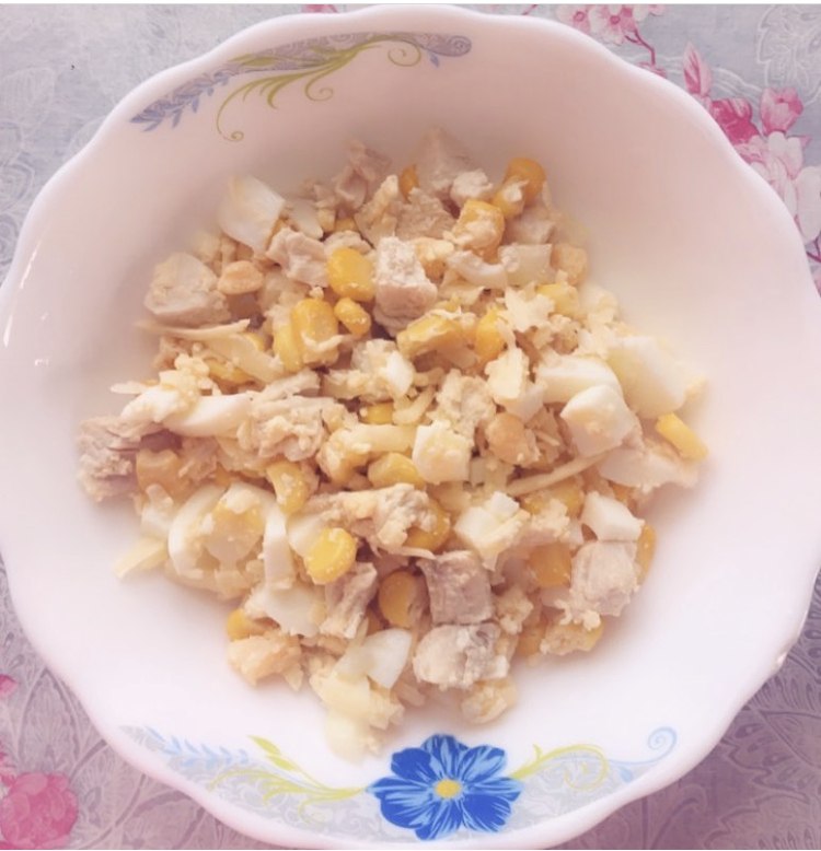 Пп Салат с курицей и кукурузой