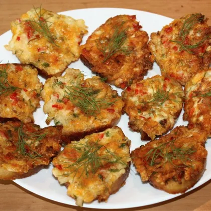 Бутерброды с колбасой и сыром на сковороде