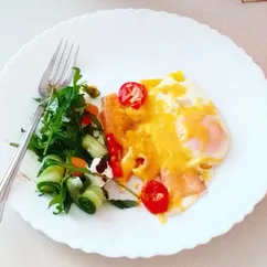 Яичница с рыбкой на завтрак 🍳