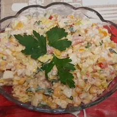 Салат из крабовых палочек с кукурузой