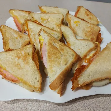 Горячие сэндвичи приготовленные в мультипекаре