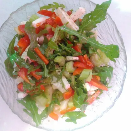 Салат с сельдереем и рукколой