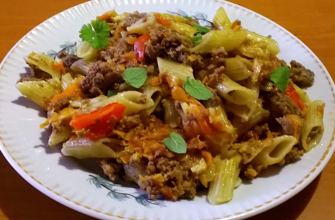 Макароны с фаршем и овощами