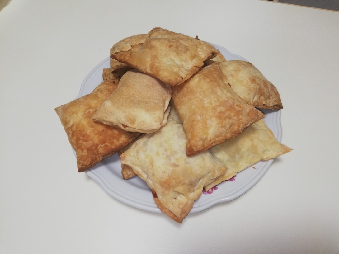 Слойки с абрикосовым вареньем