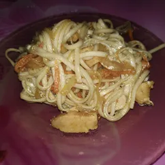 Лапша удон с овощами и курицей