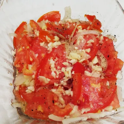 Салат из помидор в пикантном маринаде