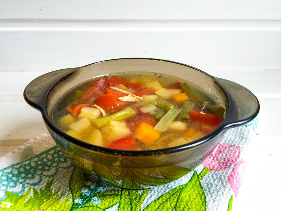 Овощной суп с индейкой и стручковой фасолью в мультиварке-скороварке