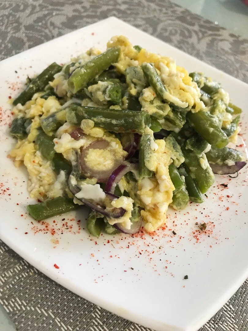 Фасоль с яйцом на завтрак 🍳