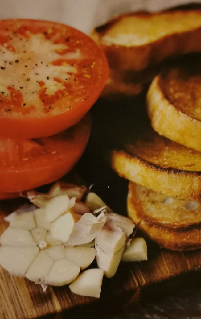 Хлеб с помидорами от Арама Мнацаканова (Pan con tomate)