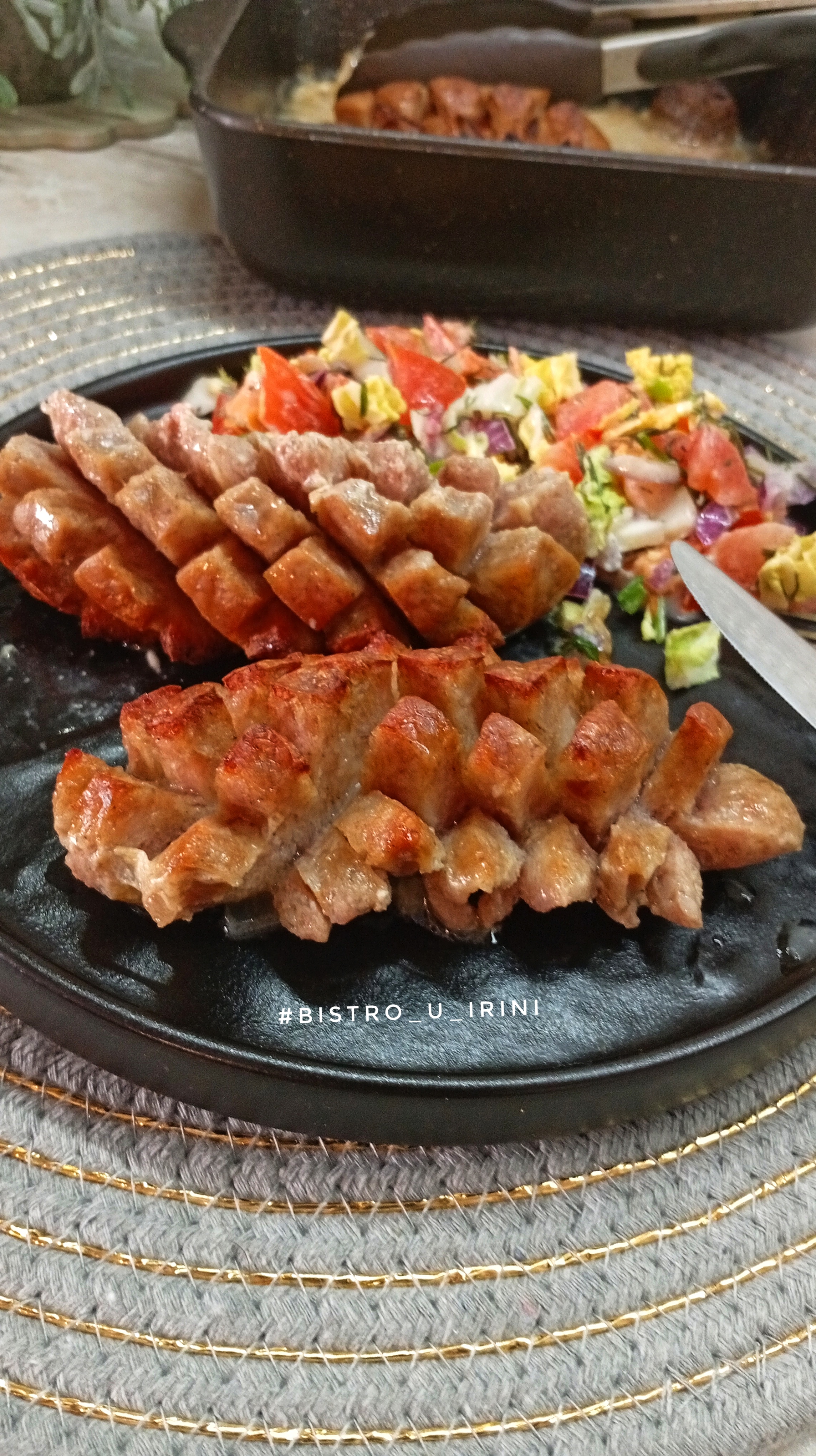 Колбаски в сливочно-луковом соусе 