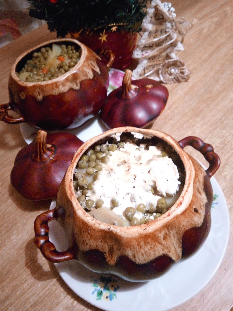 Картофель с сосисками и грибами в горшочке, рецепт с фото — ремонты-бмв.рф