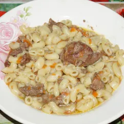 Макароны с печёнкой и овощами