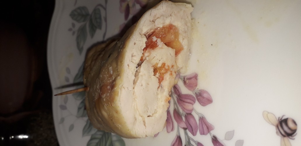 Куриные рулетики с сыром и помидором