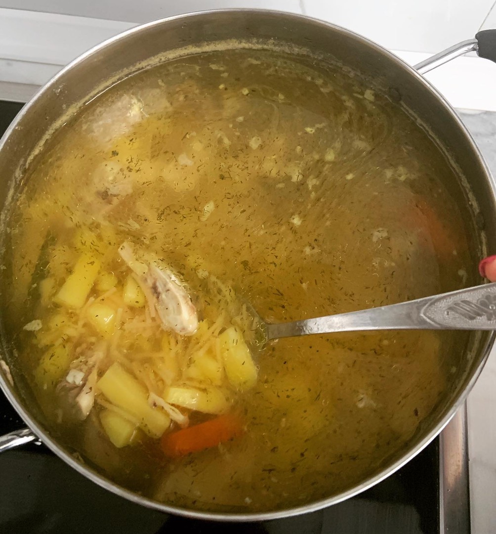 Как готовить куриный суп с вермишелью