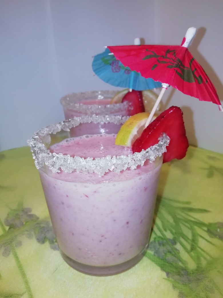 Молочный коктейль 🍹 🍓 🍌