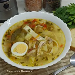 Куриный суп с яйцом и лапшой