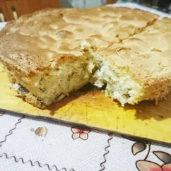 Шарлотка с яблоками и орехами