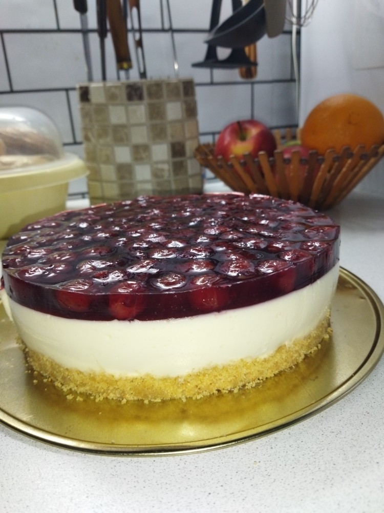 Торт без выпечки из творога, фруктов и желатина «Корона»