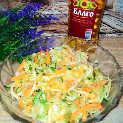 Постный весенний салат из репы, моркови, яблока и огурца