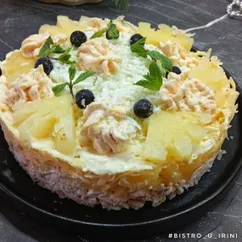 Салат с ананасами