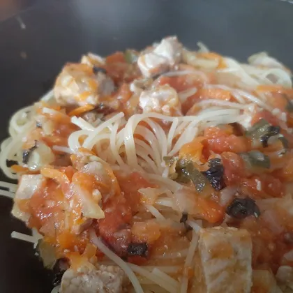 Спагетти со свининой и огурцом