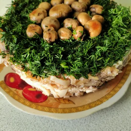 Салат с кальмарами и грибами