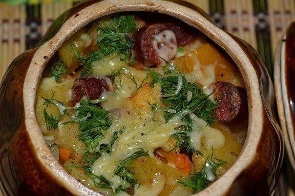 Картофель с охотничьими колбасками (в горшочке) — рецепты | Дзен