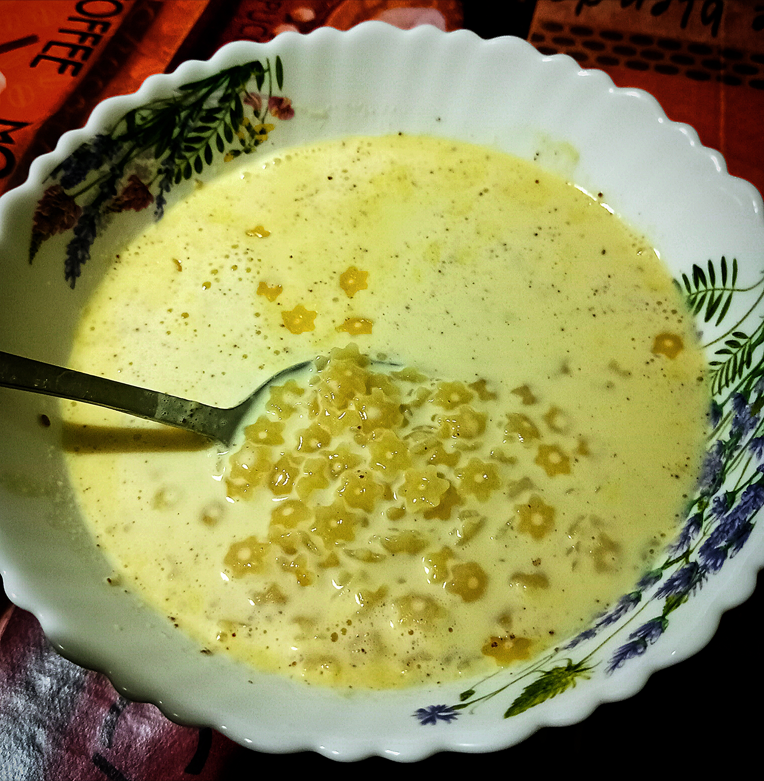 Пряный молочный суп со звёздочками  