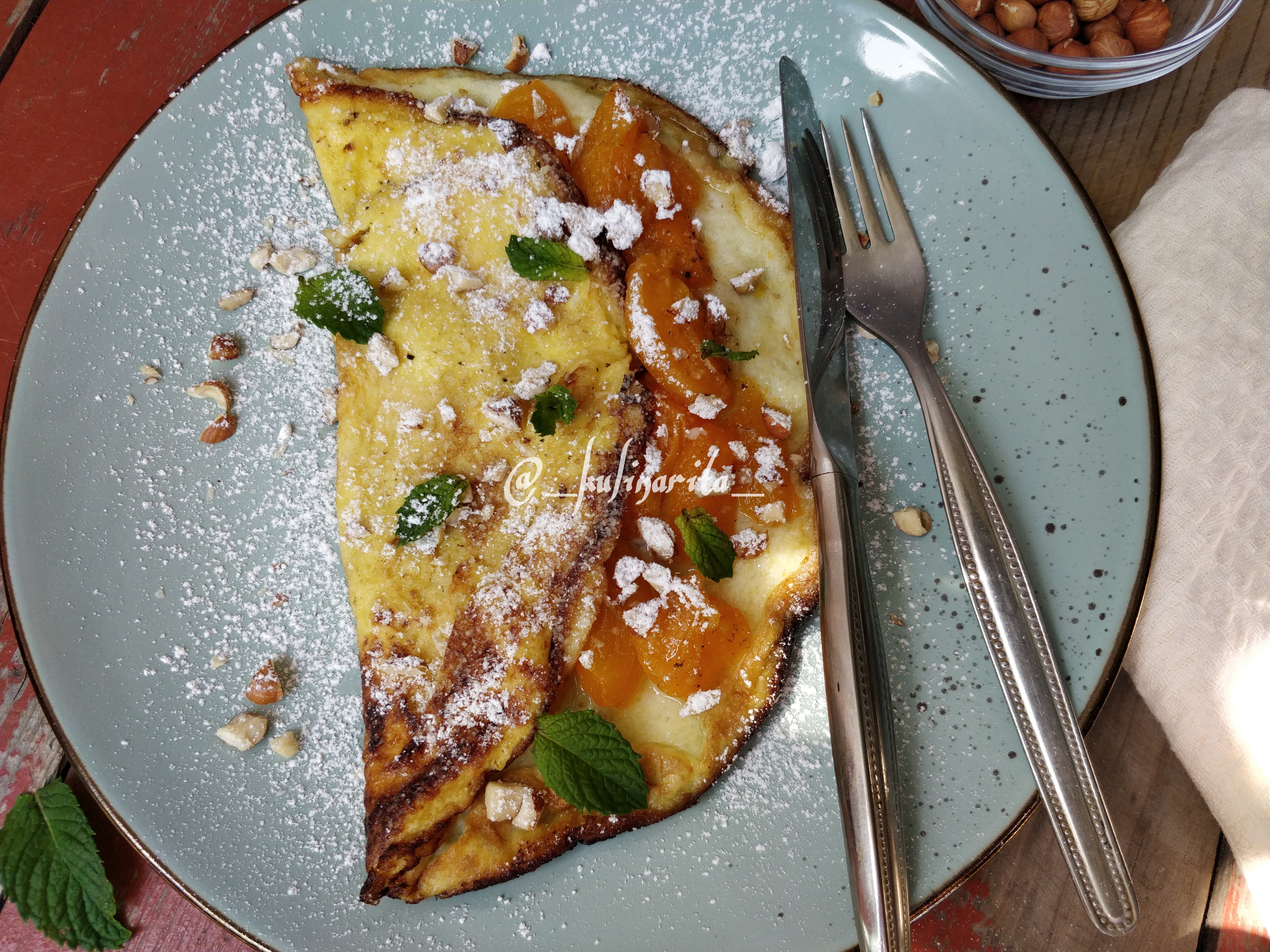 Омлет-суфле с абрикосами и фундуком