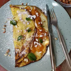 Омлет-суфле с абрикосами и фундуком