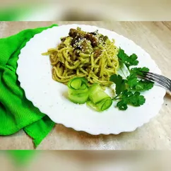 Паста со сливочным соусом песто, свининой и грибами🍝