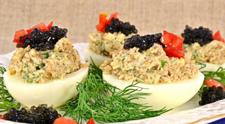 Фаршированные яйца с икорно-горчичной начинкой
