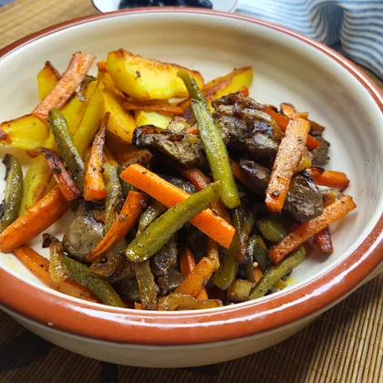 Жарёха из печени с маринованными огурцами
