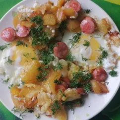 Жареный картофель с сосиской и яйцом