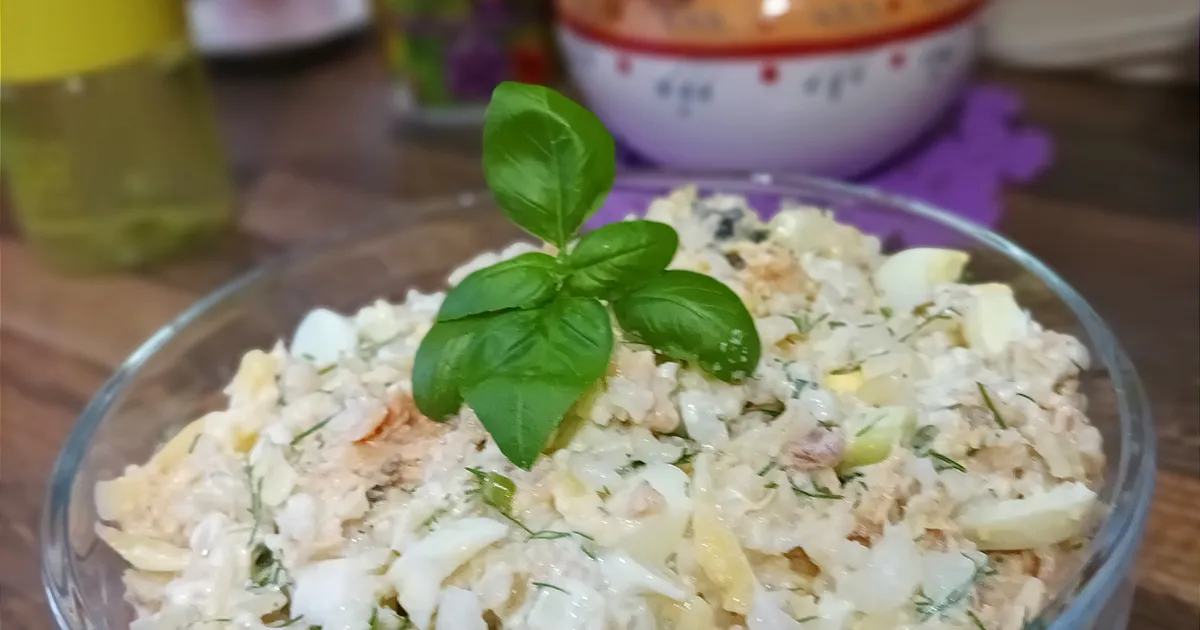 Салат из консервированной горбуши с кукурузой