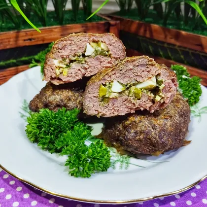 Зразы из говядины с луком и яйцом 