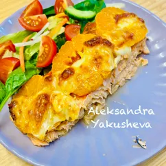 Лосось запеченный с красным песто и мандаринами