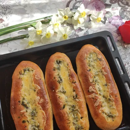 Сырный багет с чесноком и зеленью