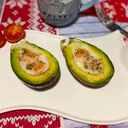 Авокадо с перепелиными яйцами