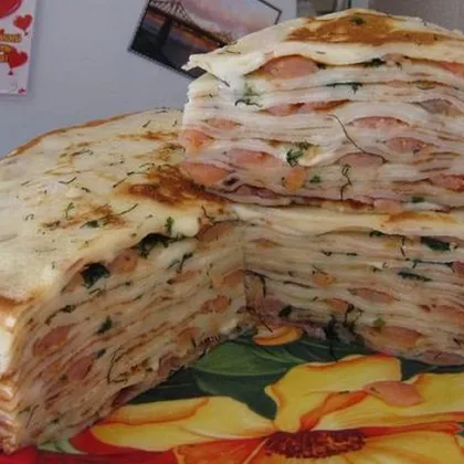 Блинный пирог с семгой, сливочным сыром и зеленью
