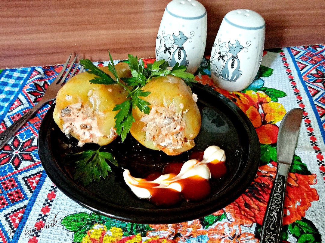Перец, фаршированный рисом, куриной печенью и грибами