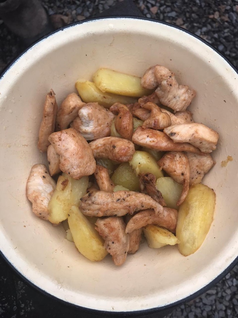 Как приготовить курицу с картофелем в горшочках: рецепт с фото