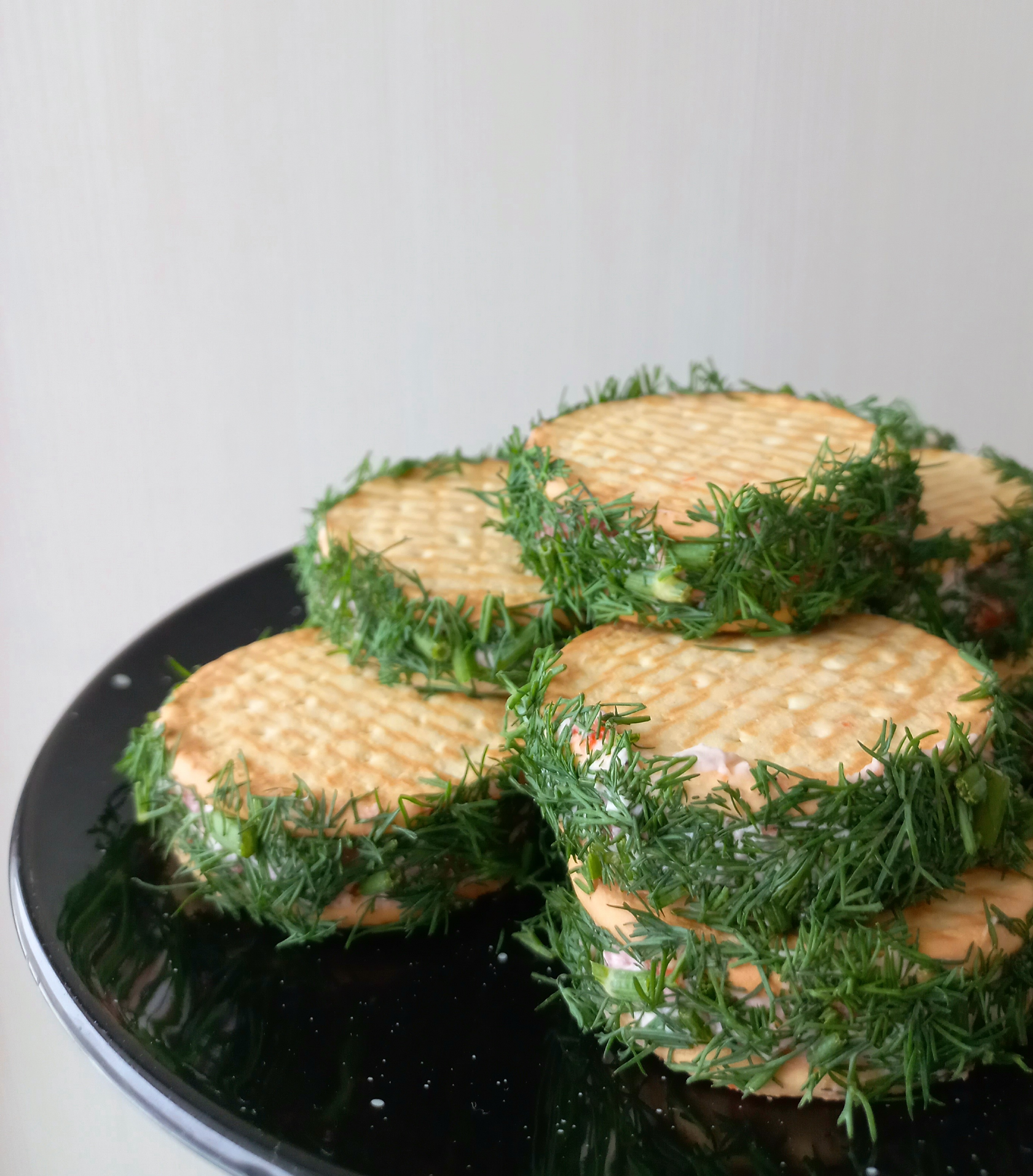 Закуска с красной рыбой и творожным сыром