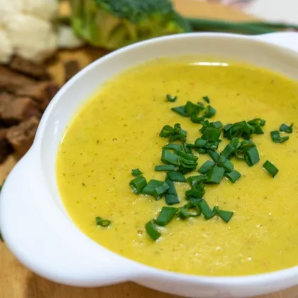 Сырный суп-пюре из брокколи и цветной капусты