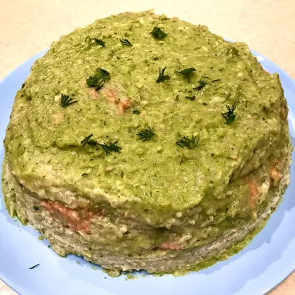 Торт-салат из лосося киноа и авокадо