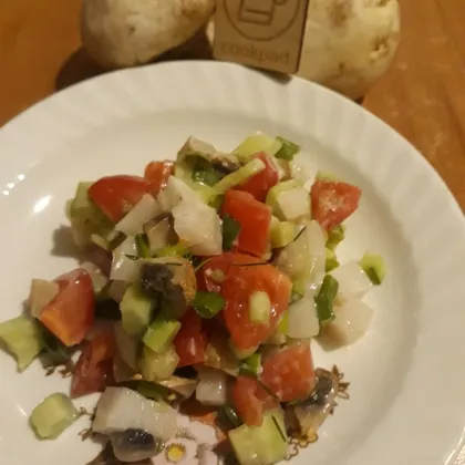 Овощной салат с печёными шампиньонами