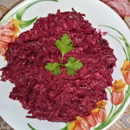 Свекольный салат с сухофруктами