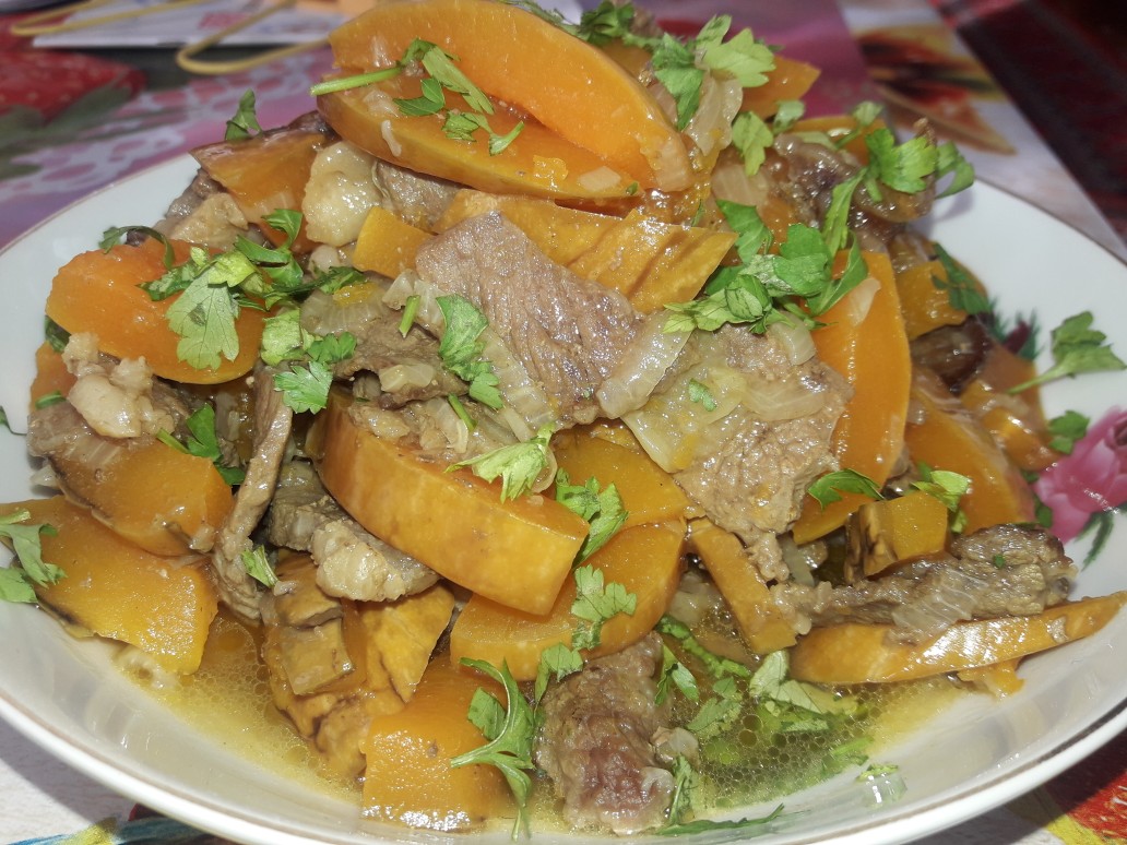 Жаренное мясо с тыквой