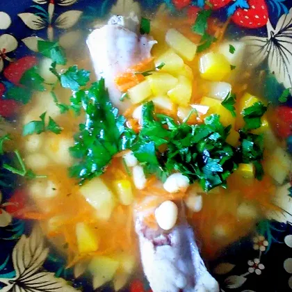 Лёгкий фасолевый суп с кабачком